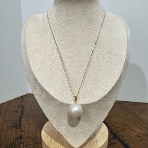 New Authentic 15.7 mm White south sea pearl pendant with yellow gold necklace